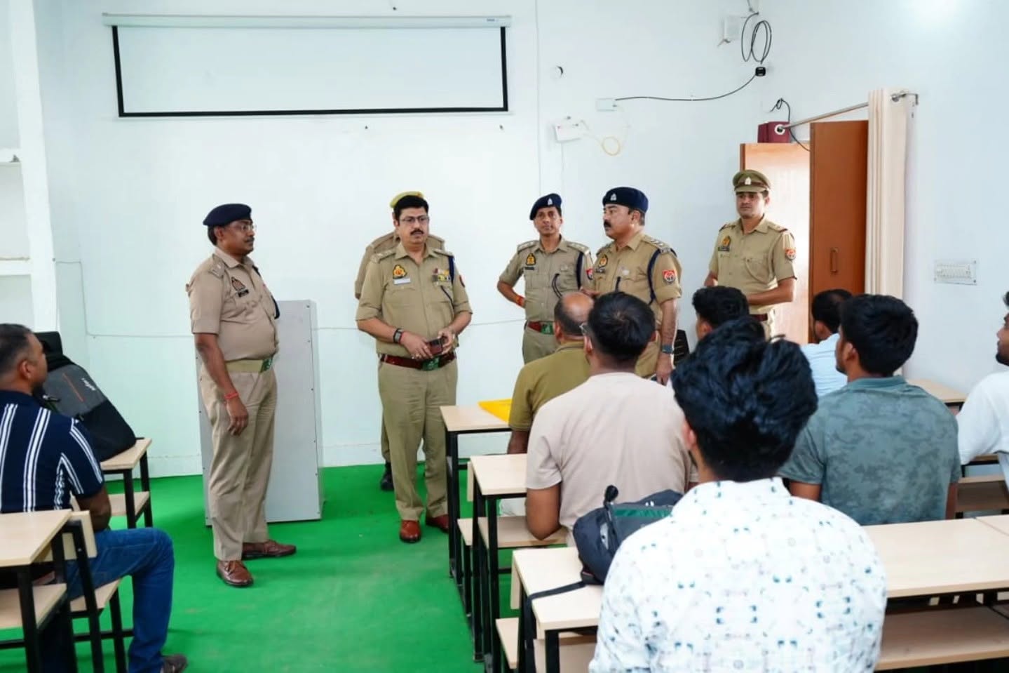 यूपी एसआई परीक्षा केंद्र का एसएसपी ने किया निरीक्षण, व्यवस्थाओं की ली जानकारी