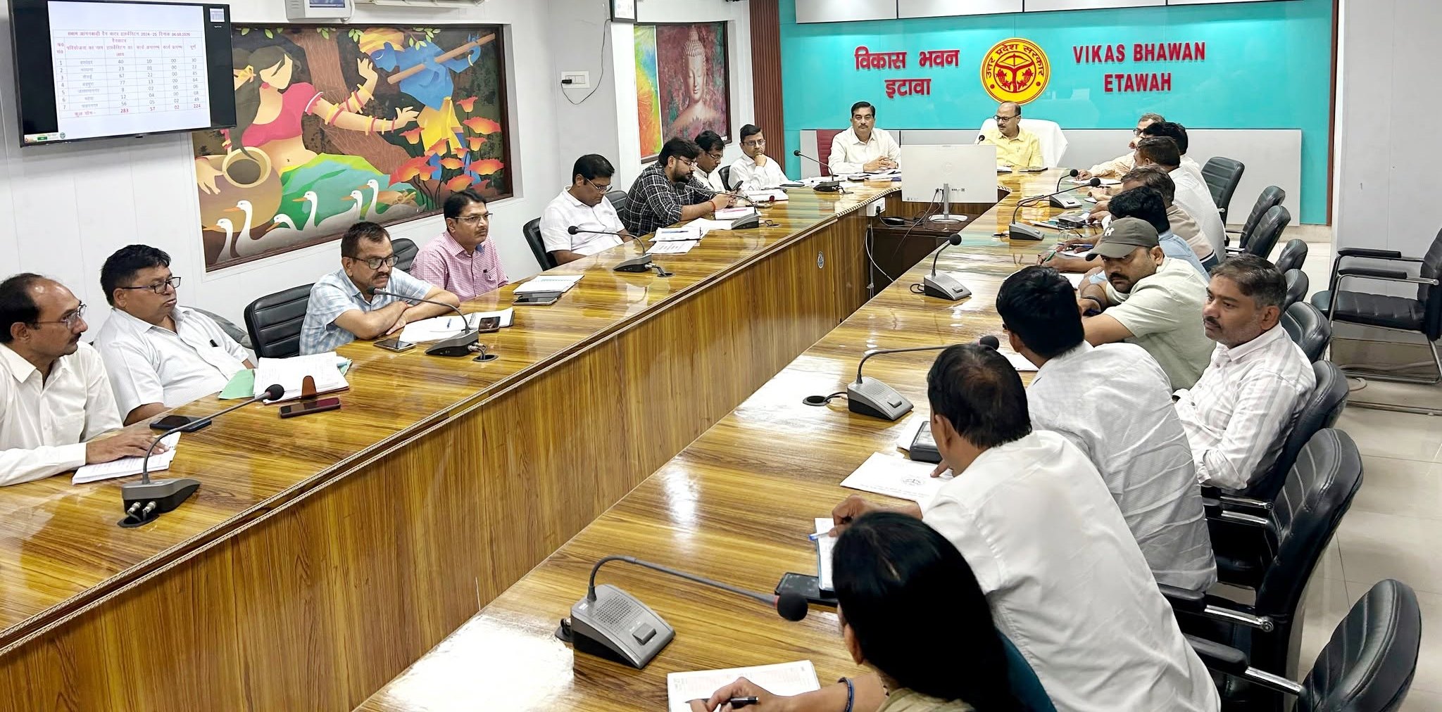 सीडीओ ने विकास कार्यों की समीक्षा बैठक में दिए समयबद्ध एवं गुणवत्तापूर्ण कार्यों के निर्देश