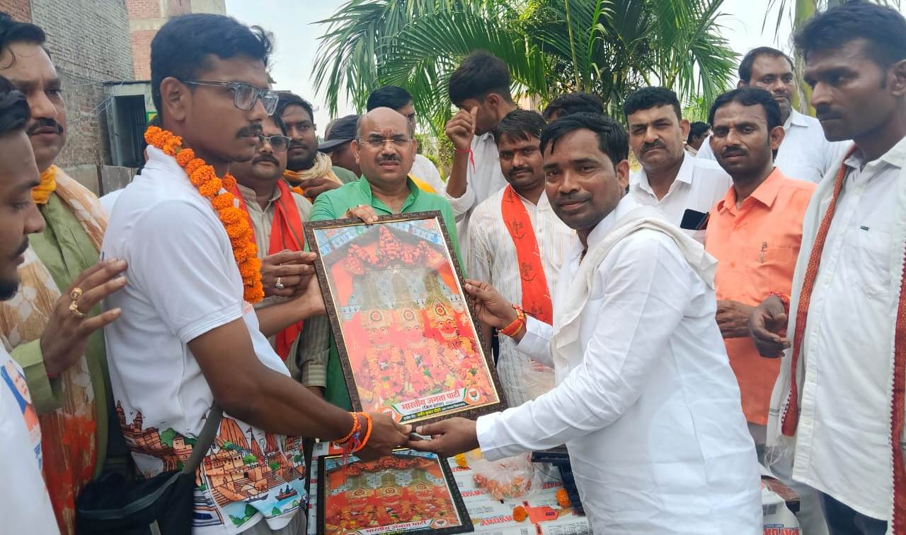 वाराणसी से बड़नगर तक निकली सेवा संकल्प यात्रा का ऊसराहार में भव्य स्वागत
